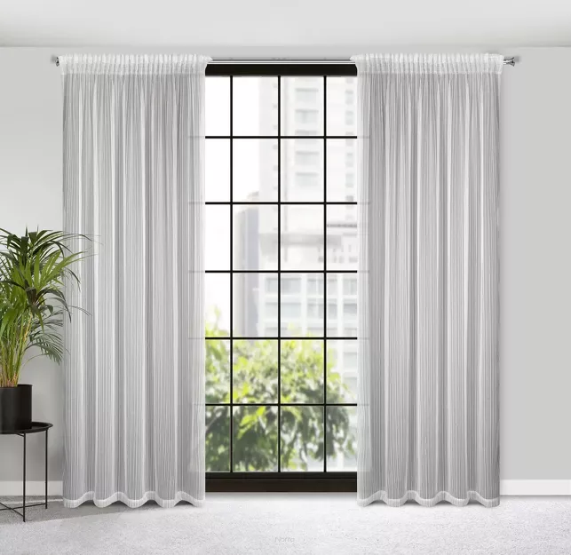 Firana na taśmie 140x270 NOELIA biała w prążki z połyskującą srebrną nicią