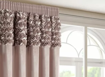 Zasłona na taśmie 140x270 ROSES 13 Eva Minge welwetowa pudrowa aplikacja róż 3D