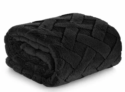 Koc 170x210 CARO czarny puszysty typu flano z wytłaczanym wzorem Design 91