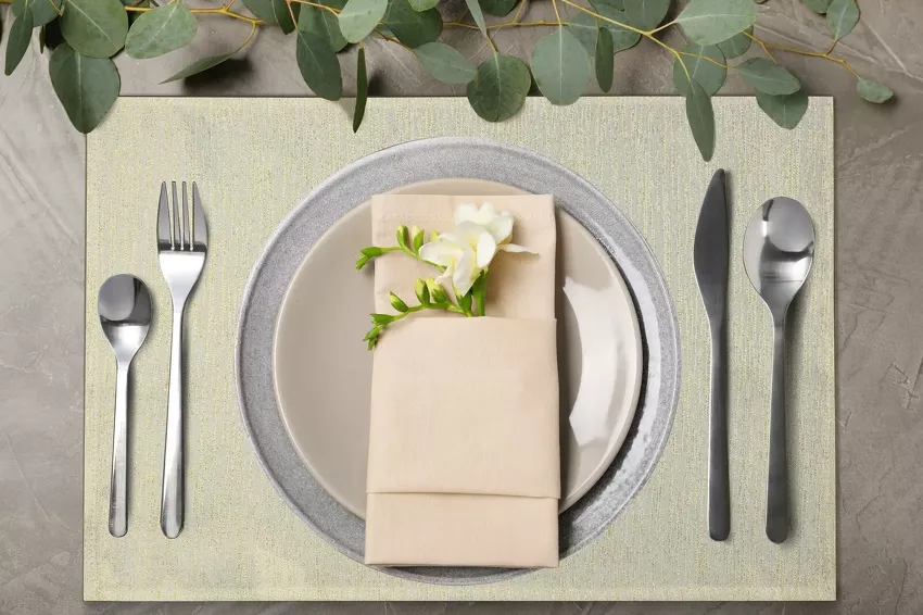 Serwetka 30x40 DAGA kremowa zdobiona złotą nicią 4 szt.