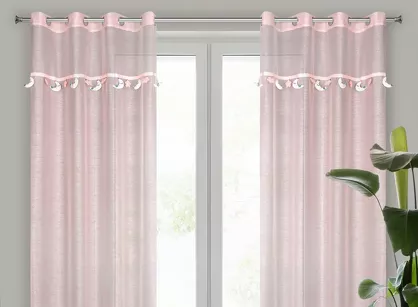 Firana na przelotkach 140x250 MOON 2 różowa z etaminy zdobiona taśmą dekoracyjną w wiszące księżyce