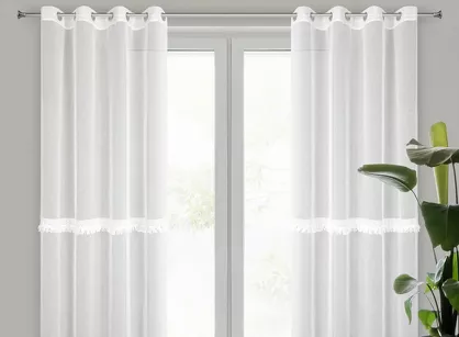 Firana na przelotkach 140x250 ROXANA biała z etaminy zdobiona gipiurą z frędzelkami