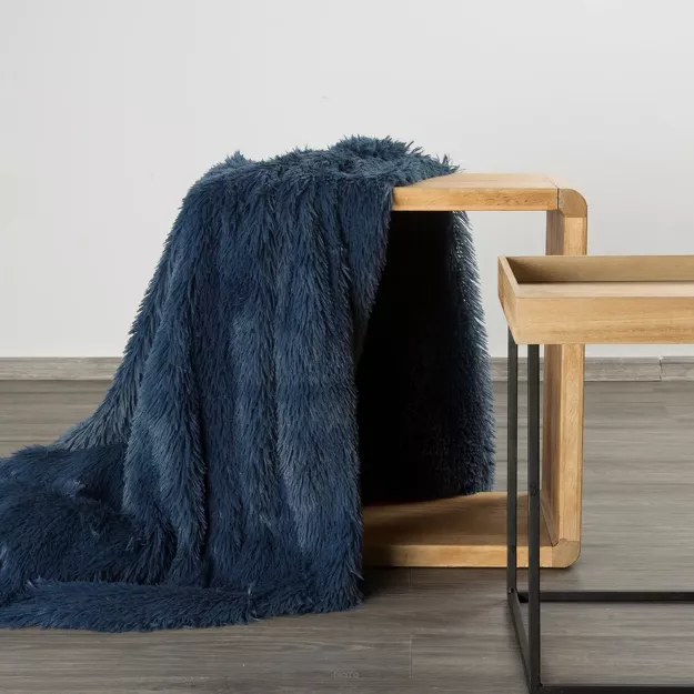 Koc futrzany 150x200 TIFANY 1 granatowy jednokolorowy puszysty z kolekcji Design 91