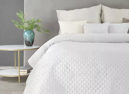 Narzuta welwetowa 220x240 DIMON biała pikowana w geometryczny wzór