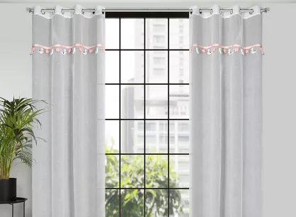 Firana na przelotkach 140x250 MOON 1 biała z etaminy zdobiona taśmą dekoracyjną w wiszące księżyce