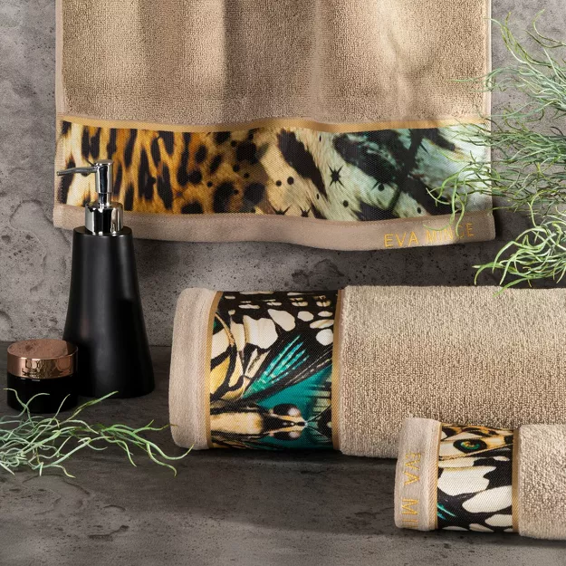 Ręcznik 70x140 EVA 15 Eva Minge beżowy zdobiony bordiurą z designerskim wzorem w motyle z kolekcji Premium