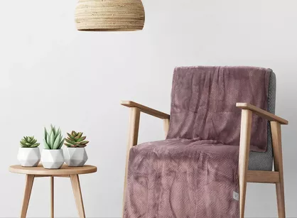 Koc na fotel 70x160 CINDY 5 wrzosowy puszysty w jodełkę Design 91