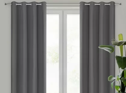 Zasłona gotowa na przelotkach 140x250 ADARI grafitowa jednokolorowa z matowej tkaniny