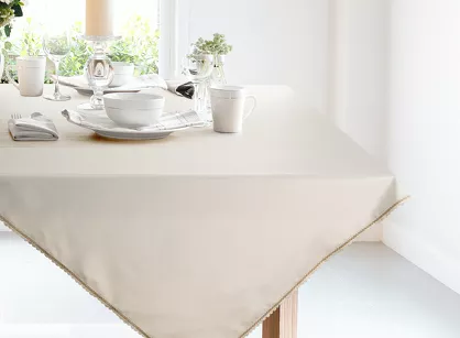 Nakładka 85x85 LACE kremowa wykończona szampańską koronką
