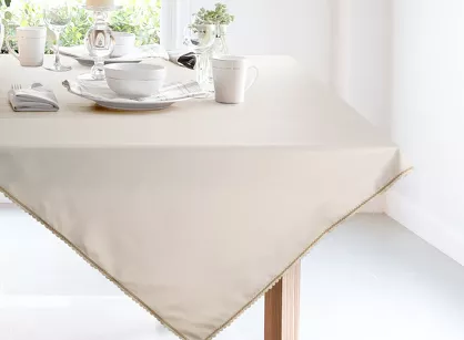 Nakładka 85x85 LACE kremowa wykończona szampańską koronką