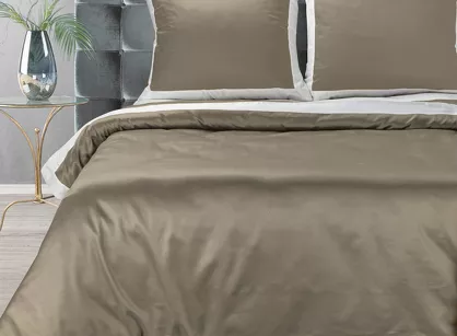 Pościel satyna bawełniana 160x200 LAURA kawowa zdobiona ozdobną białą kantą z kolekcji Nova Style