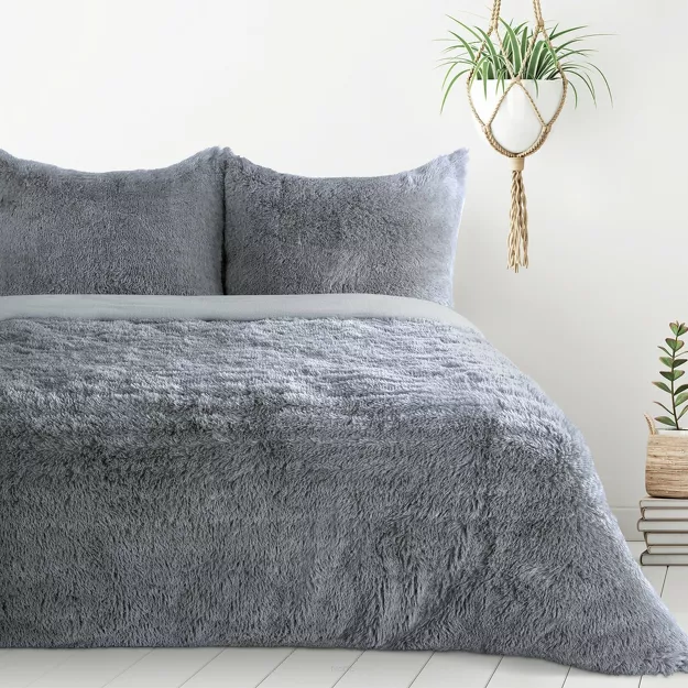 Pościel z mikrowłókna 220x200 TIFFANY srebrna o strukturze futra z kolekcji Design 91