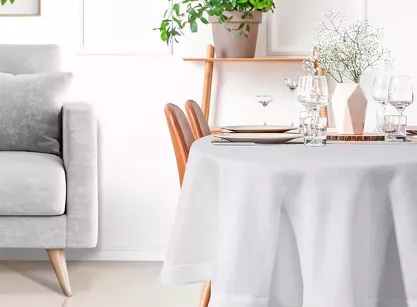 Obrus fi 120 BIANCA 2 biały zdobiony kantą z wplecioną nicią srebrną Diva Line