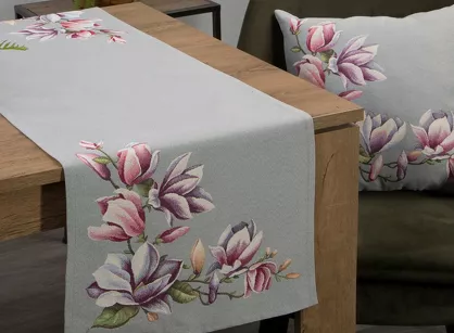 Bieżnik gobelinowy 45x140 1214 popielaty z wzorem różowych kwiatów magnolii