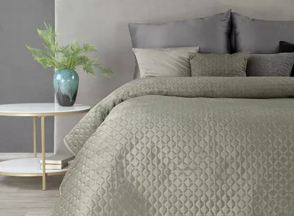 Narzuta na fotel welwetowa 70x160 DIMON srebrna pikowana w geometryczny wzór