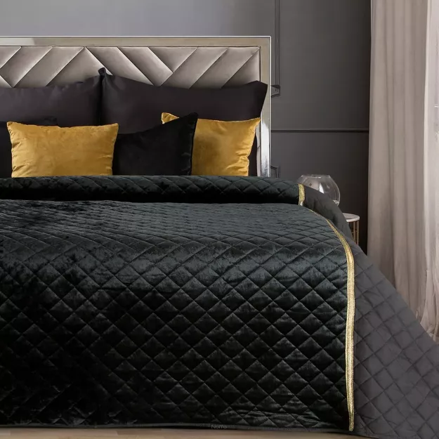 Narzuta welwetowa 220x240 KRISTIN czarna przeszywana w delikatny wzór z błyszczącą lamówką