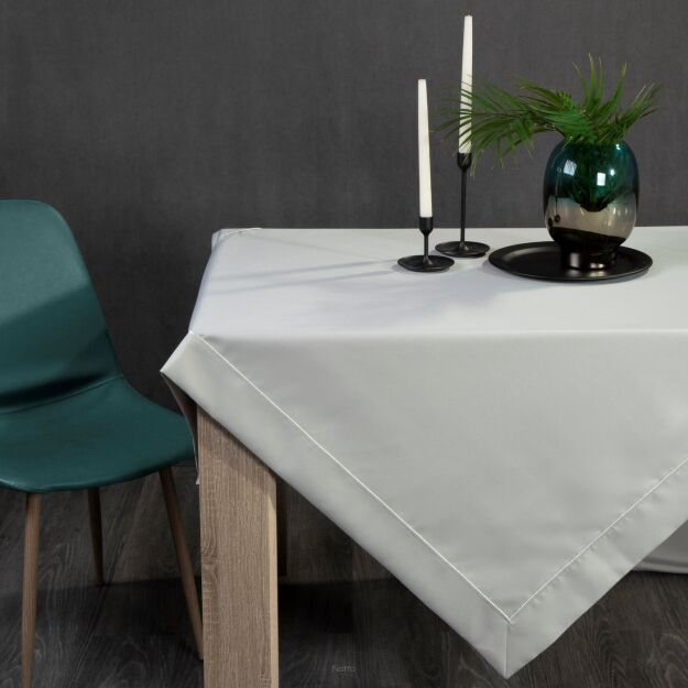 Obrus elegancki 145x240 MADELE srebrny zdobiony srebrną lamówką