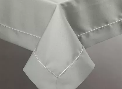 Obrus elegancki 145x240 MADELE srebrny zdobiony srebrną lamówką