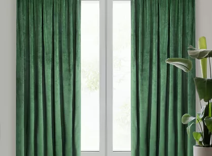 Zasłona gotowa na taśmie 140x270 MELANIE welwetowa ciemna zieleń o aksamitnej strukturze
