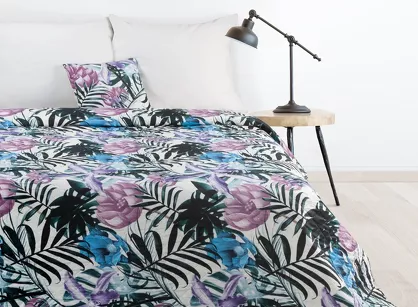 Narzuta pikowana 200x220 MALIBU biała z nadrukiem ciemno zielonych egzotycznych liści Design 91
