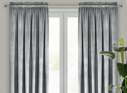 Zasłona na taśmie 140x270 MELANIE welwetowa srebrna o aksamitnej strukturze