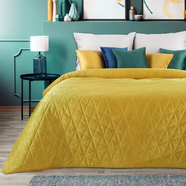 Narzuta welwetowa 200x220 LUIZ 3 musztardowa pikowana w geometryczny wzór