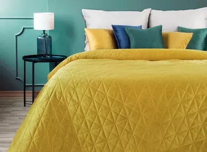 Narzuta welwetowa 200x220 LUIZ 3 musztardowa pikowana w geometryczny wzór