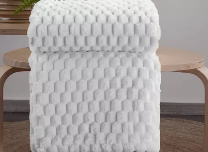 Koc 170x210 CINDY 6 biały puszysty w drobny wzór Design 91