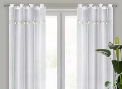 Firana na przelotkach 140x250 KIDS 1 biała z etaminy zdobiona taśmą dekoracyjną w wiszące słoniki