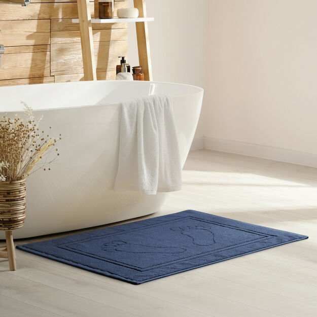 Dywanik bawełniany 50x70 SAMMY granatowy jednokolorowy z wzorem stóp