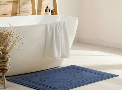 Dywanik bawełniany 50x70 SAMMY granatowy jednokolorowy z wzorem stóp