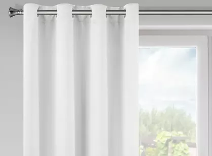 Zasłona na przelotkach 140x175 LOGAN zaciemniająca biała jednokolorowa z półmatowej tkaniny