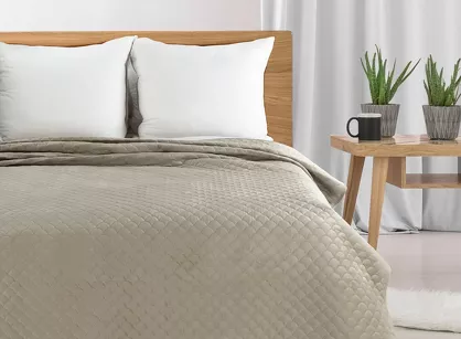 Narzuta welwetowa 170x210 ARIEL beżowa pikowana w motyw łuski