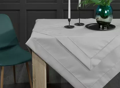 Obrus elegancki 140x180 MADELE srebrny zdobiony srebrną lamówką