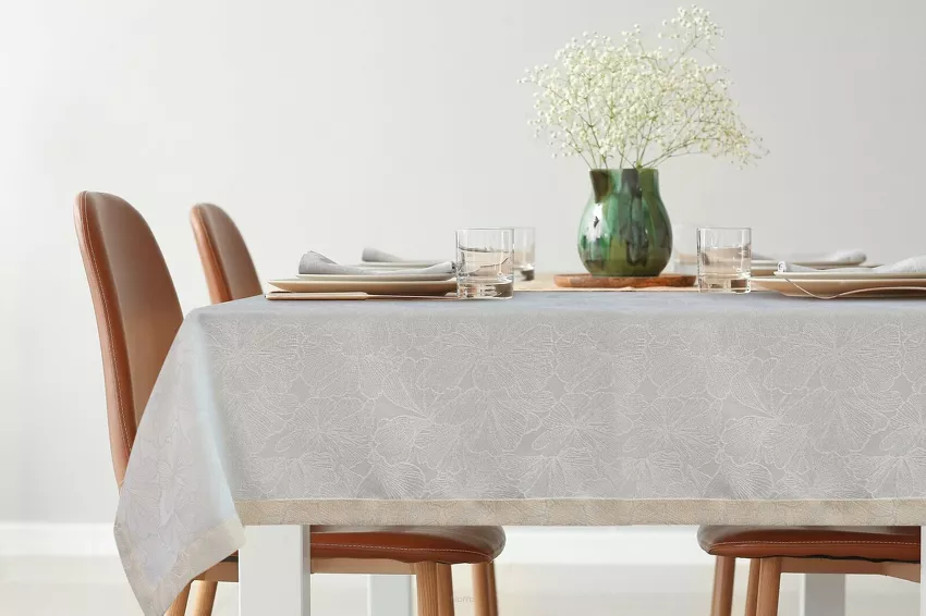 Obrus 145x350 LILIAN kremowy wzór roślinny z nicią złotą wykończony listwą