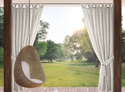 Zasłona na taras 155x200 GARDEN 3 biała na szelkach zapinanymi na rzepy wodoodporna subtelny wzór beżowych liści
