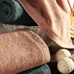 Ręcznik 50x90 EVI Pierre Cardin ciemna zieleń zdobiony bordiurą w kolorze ręcznika z logo marki 430 g/m2 - 6