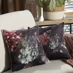 Poszewka welwetowa 45x45 VELVET 131 bordowa z designerskim zielonym wzorem kwiatowym obszyta lamówką - 2