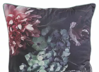 Poszewka welwetowa 45x45 VELVET 131 bordowa z designerskim zielonym wzorem kwiatowym obszyta lamówką