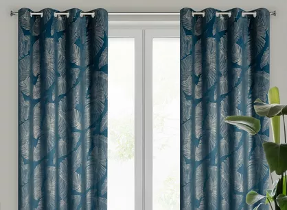 Zasłona gotowa na przelotkach 140x250 MUSA 2A welwetowa granatowa z szampańskim nadrukiem liści bananowca Limited Collection