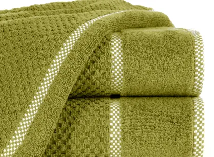 Ręcznik bawełniany 50x90 CALEB oliwkowy o delikatnym wzorze krateczki i kontrastową bordiurą
