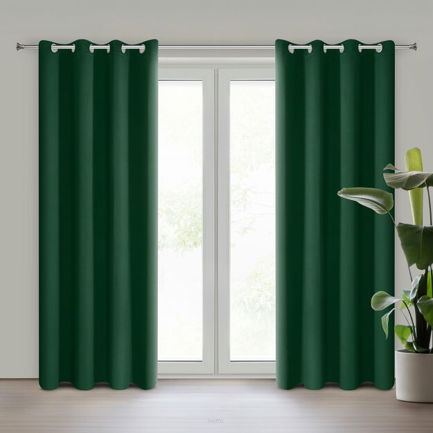 Zasłona na przelotkach 135x250 LOGAN zaciemniająca ciemna zieleń jednokolorowa z półmatowej tkaniny