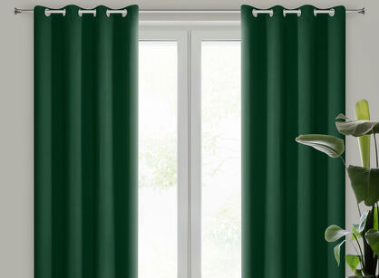 Zasłona na przelotkach 135x250 LOGAN zaciemniająca ciemna zieleń jednokolorowa z półmatowej tkaniny
