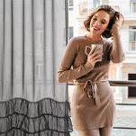 Firana na taśmie 140x270 CARLI czarna z etaminy zdobiona w dolnej części falbanami z paskiem cyrkonii - 11