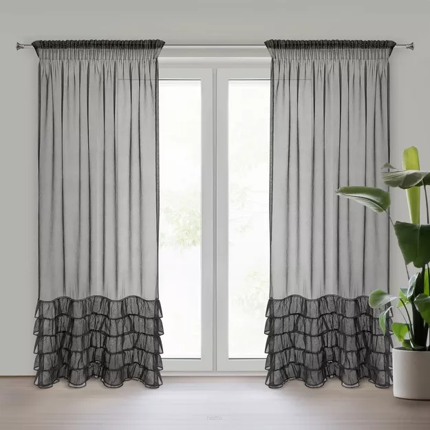 Firana na taśmie 140x270 CARLI czarna z etaminy zdobiona w dolnej części falbanami z paskiem cyrkonii