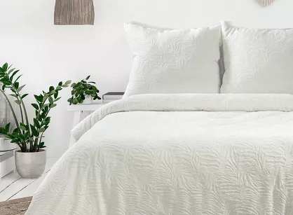 Pościel welwetowa 220x200 FLANO kremowa z tłoczonym wzorem w jednolitym kolorze z kolekcji NOVA