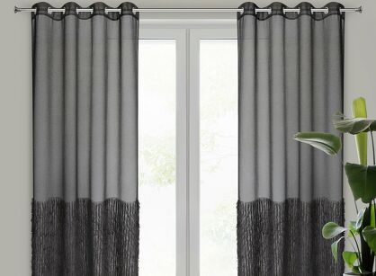 Firana na przelotkach 140x250 MARGARET 2 czarna z etaminy z moherową nicią na dole firany