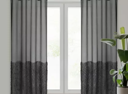Firana gotowa na przelotkach 140x250 MARGARET 2 czarna z etaminy z moherową nicią na dole firany