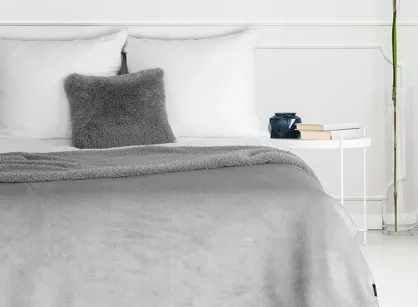 Koc jednokolorowy 150x200 TEDY srebrny imitujący buklę