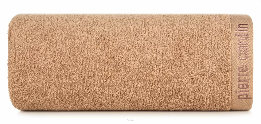 Ręcznik 50x90 EVI Pierre Cardin ciemny puder zdobiony bordiurą w kolorze ręcznika z logo marki